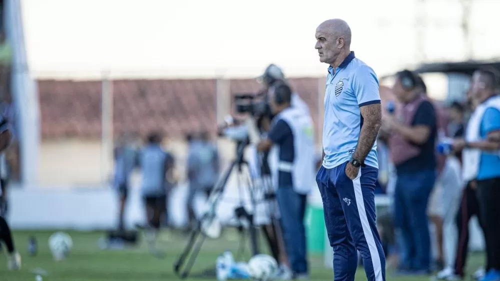 Após eliminações, CSA anuncia o desligamento do técnico Itamar Schülle