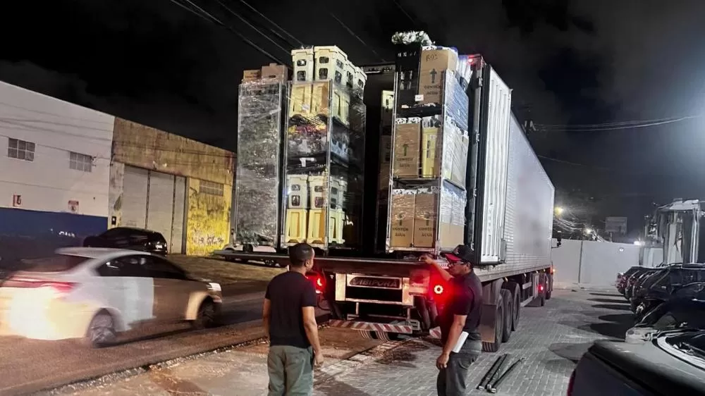 Fiscais identificam carga irregular de flores em Maceió