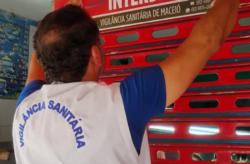 Frigorífico no Jacintinho é interditado com 80kg de carne estragada