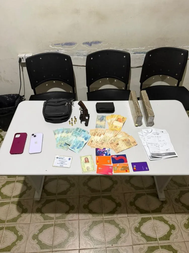 Polícia prende duas mulheres por tráfico de drogas e porte ilegal de arma em Arapiraca