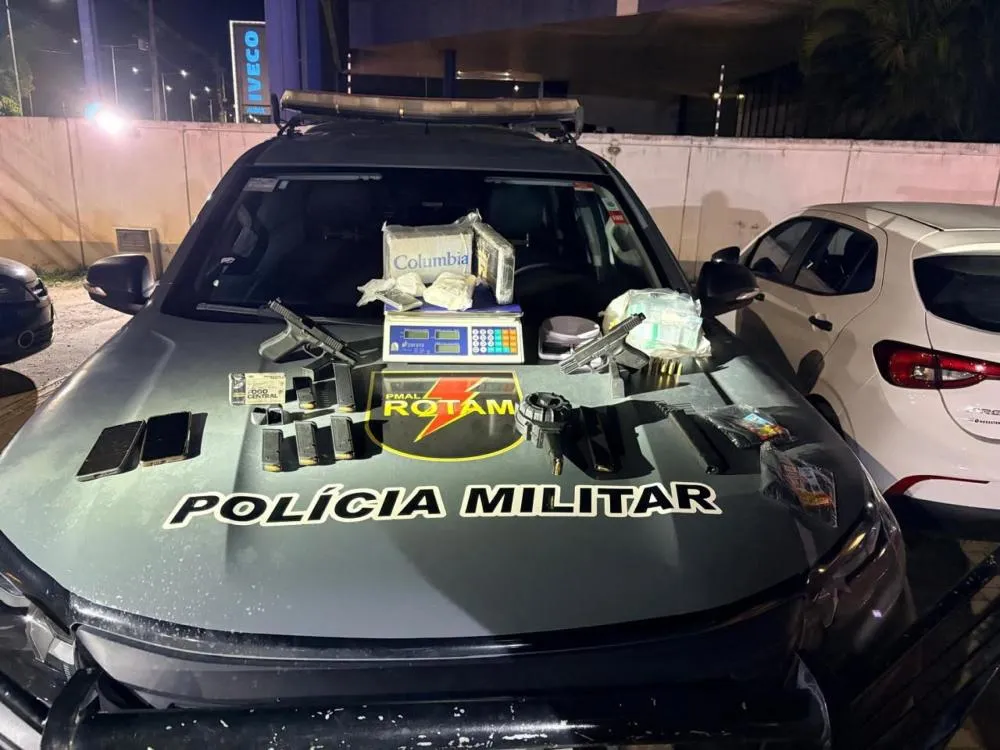 Polícia prende homem com drogas, armas e munições na BR-349