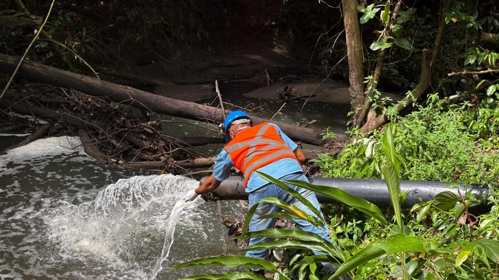 Fiscalização investiga denúncias de poluição no rio Riacho Doce