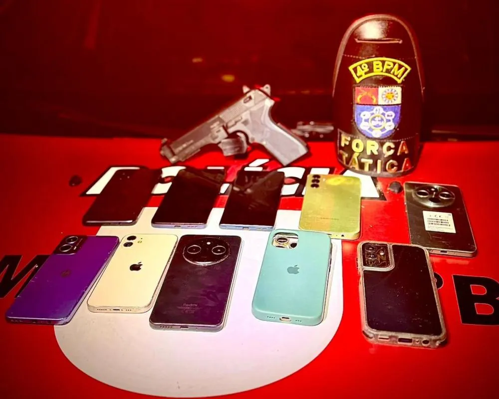 Polícia descobre depósito de drogas em casa abandonada e prende três suspeitos