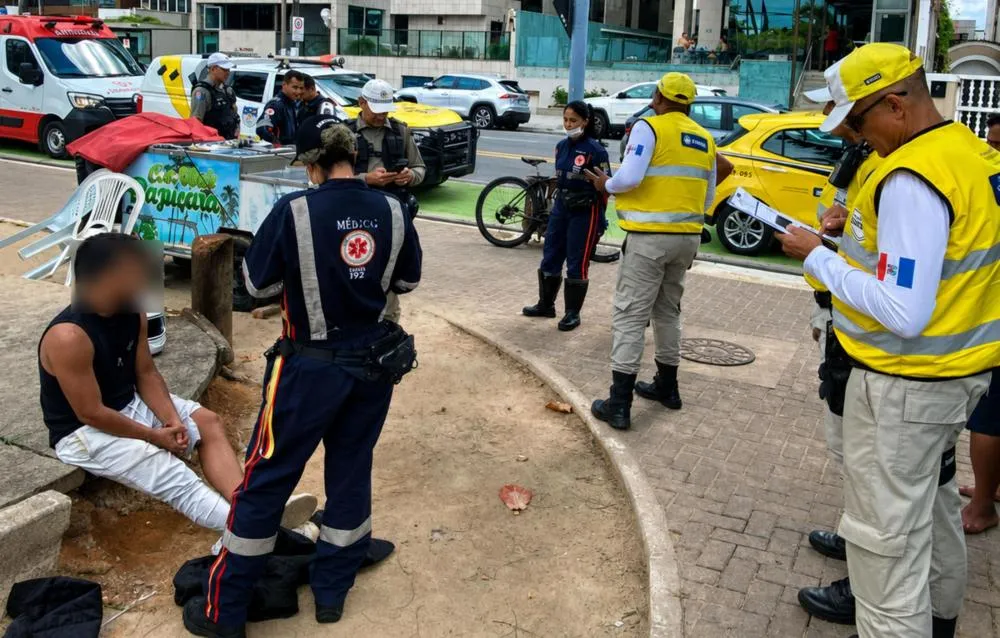 Motociclista embriagado atropela idoso na orla de Pajuçara