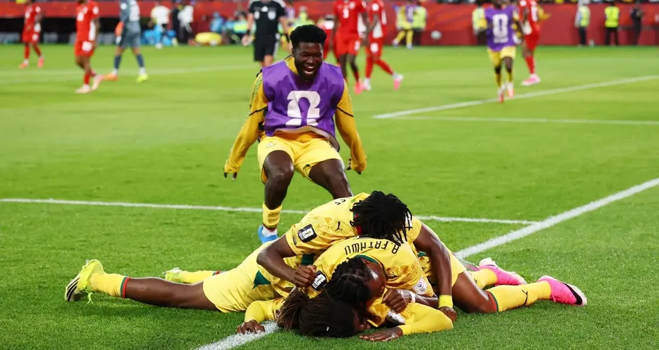 Panamá tenta, mas Gana vence na estreia