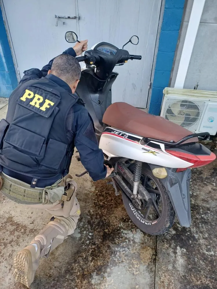 Homem é preso com motocicleta roubada e adultera em União dos Palmares