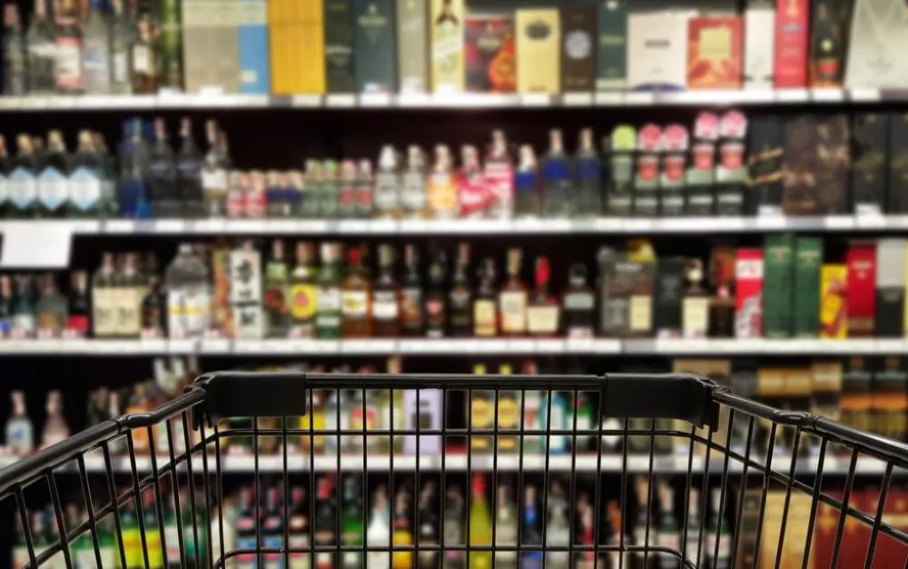 Homem é detido ao tentar furtar garrafa de whisky de supermercado em Arapiraca