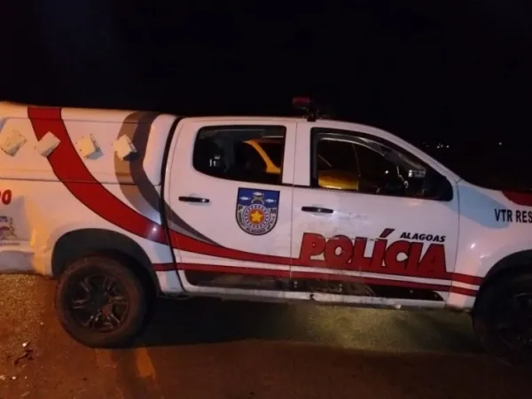 Durante fuga, suspeitos colidem com viatura e são presos por tráfico de drogas
