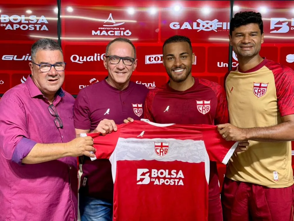 CRB apresenta o meia-atacante Estevão no CT Ninho do Galo