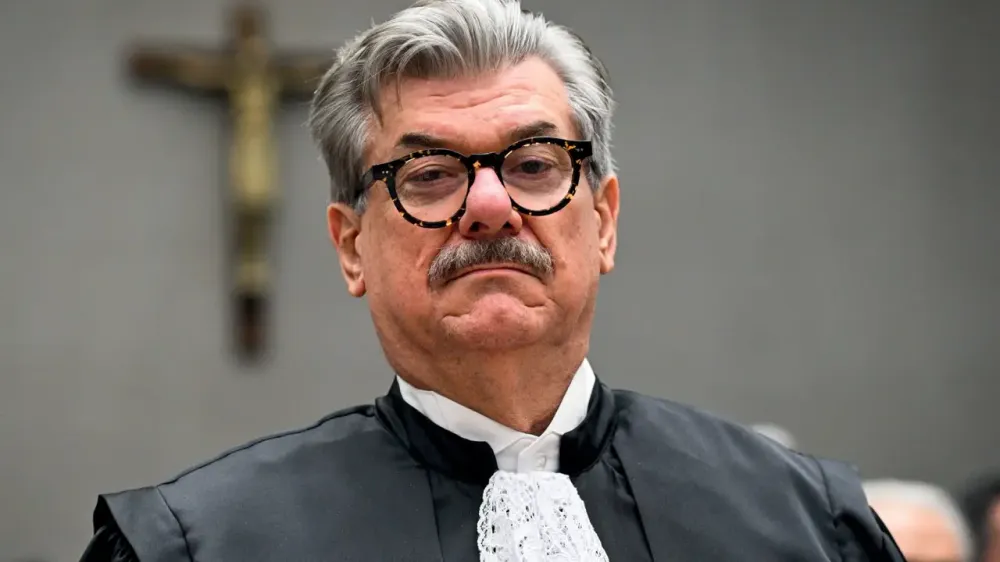 STJ condena ministro Marco Buzzi a perda de cargo por crimes sexuais
