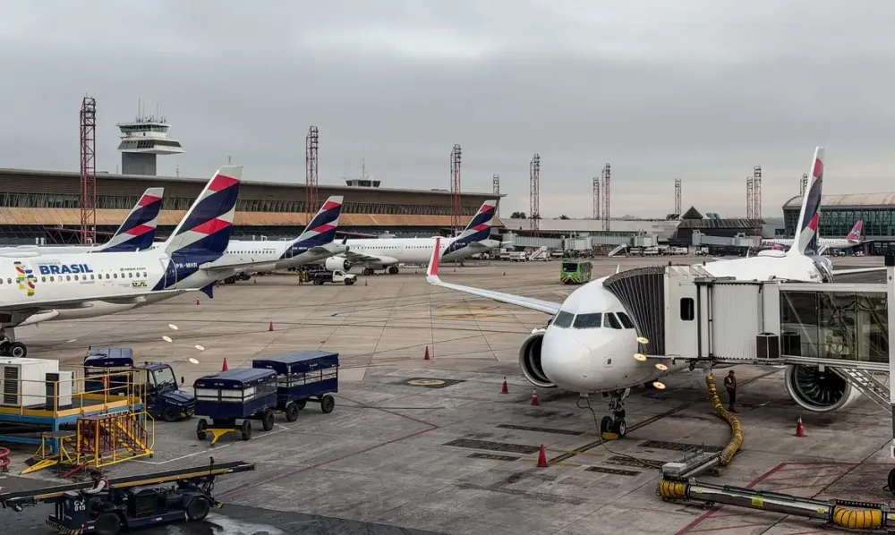 Anvisa atualiza regras de segurança sanitária para aviões e aeroportos