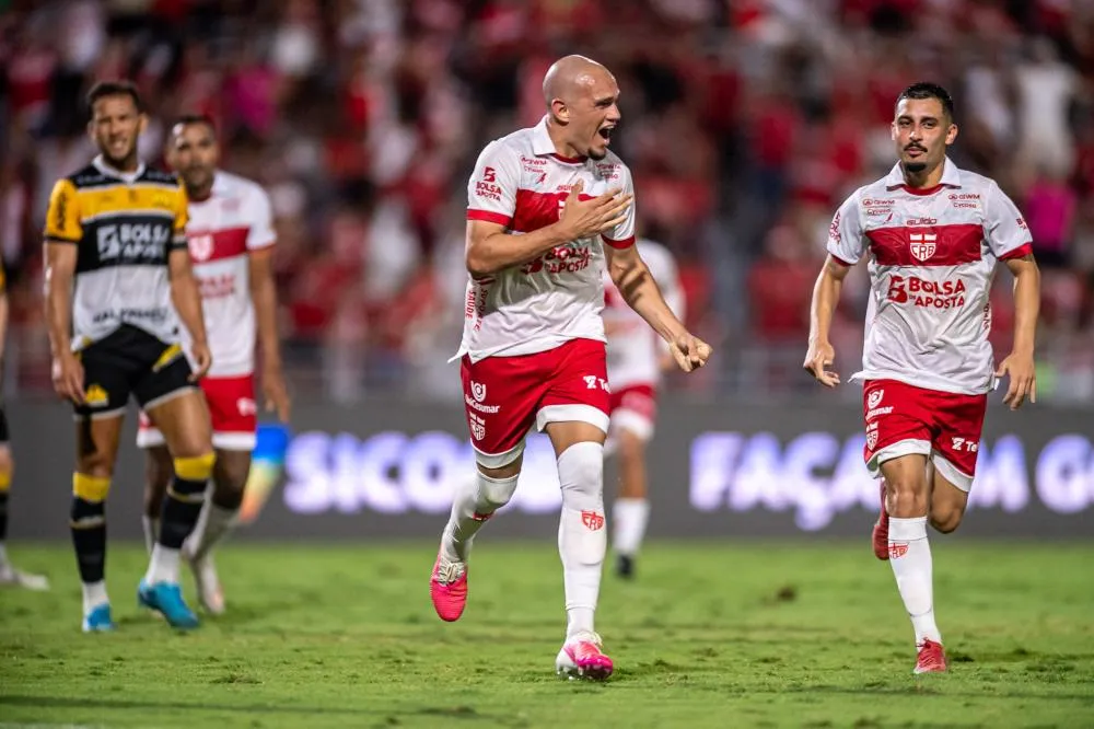 CRB vence o Criciúma por 2 a 1 e retorna ao G6