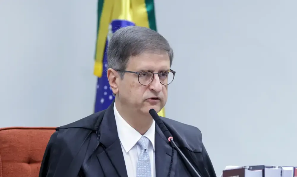 PGR pede anulação de investigação sobre conversas de Moraes e Vorcaro