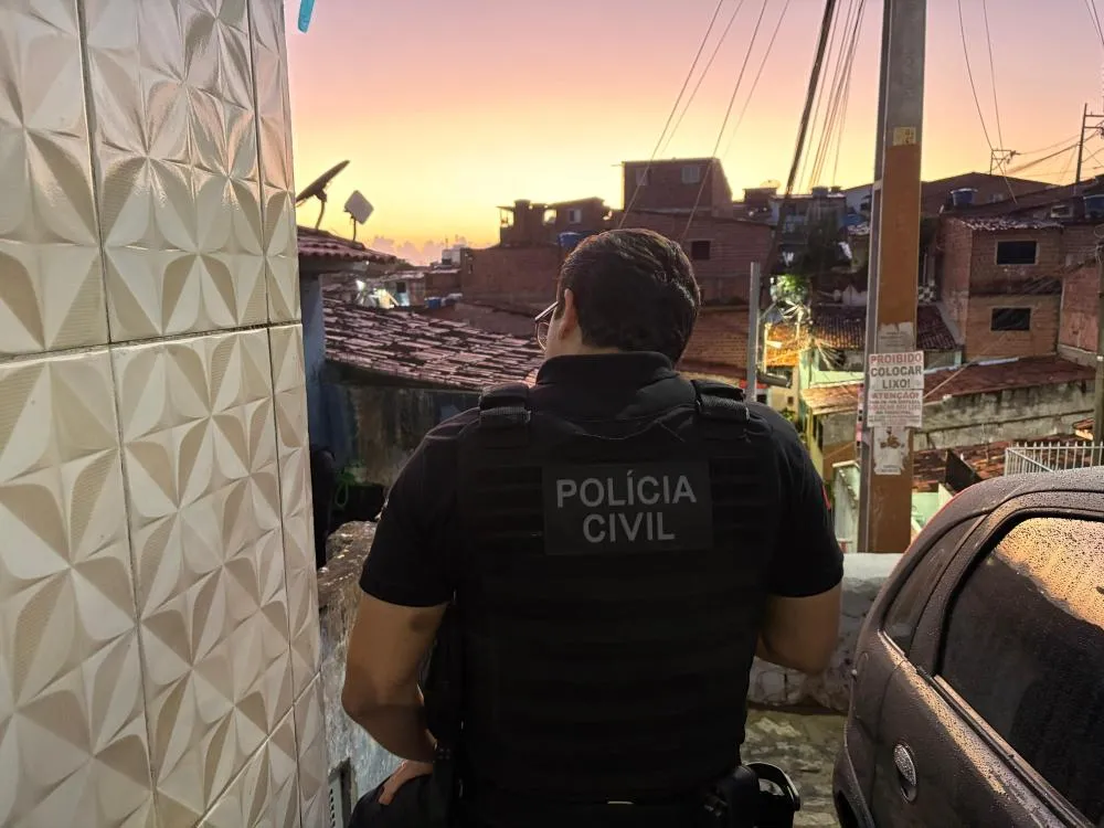 Operação cumpre mandados de prisão por diversos crimes em Maceió e região