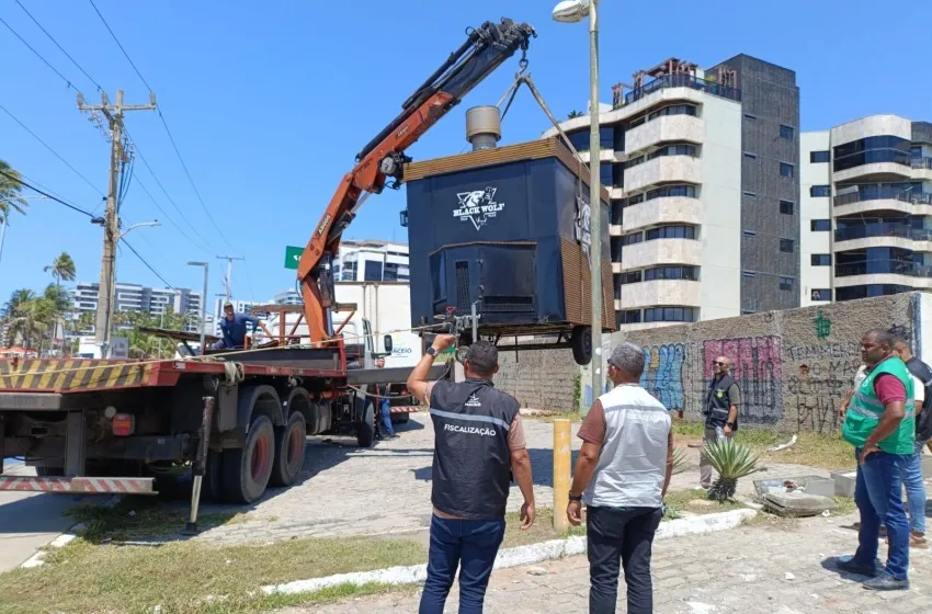 Prefeitura remove trailers e barraca que funcionavam de forma irregular em bairros de Maceió