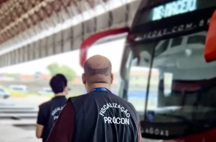 Procon Maceió fiscaliza empresas de ônibus interestaduais no Terminal