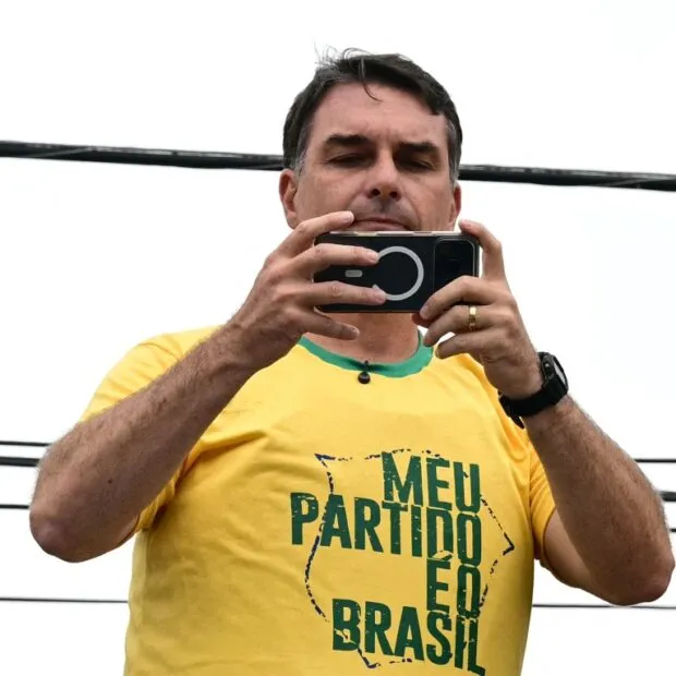 Confira a agenda dos presidenciáveis nesta segunda-feira (14)