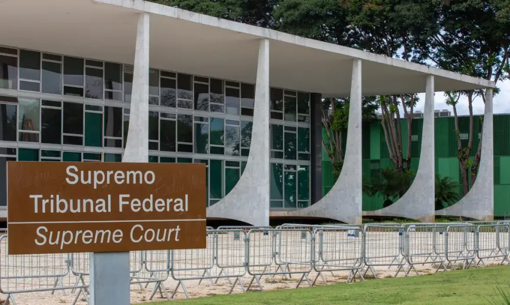 SFT faz sessão que analisará conversas de Moraes e Vorcaro