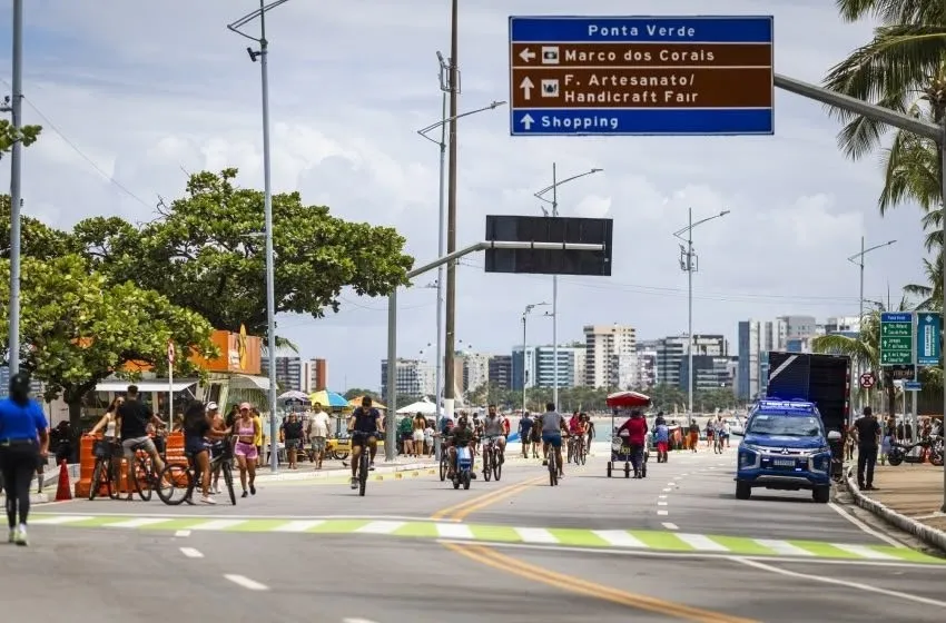 Prefeitura de Maceió determina restrição de bandeiras e wind banners na orla