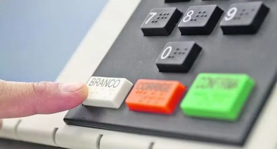 Voto nulo ou em branco para outros cargos não anula voto para presidente