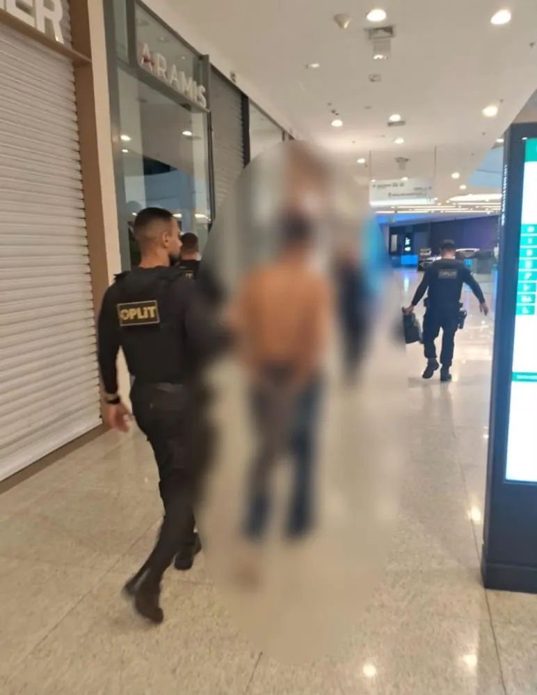 Homem se esconde e tenta furtar shopping durante a madrugada