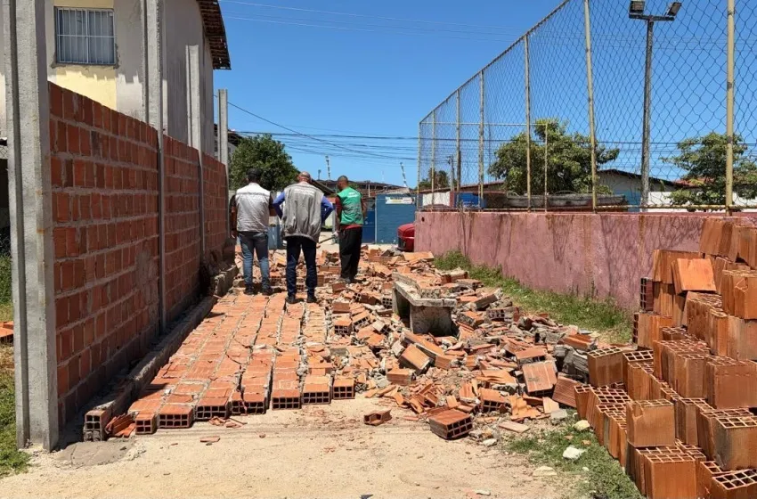 Prefeitura remove estruturas irregulares na parte baixa de Maceió