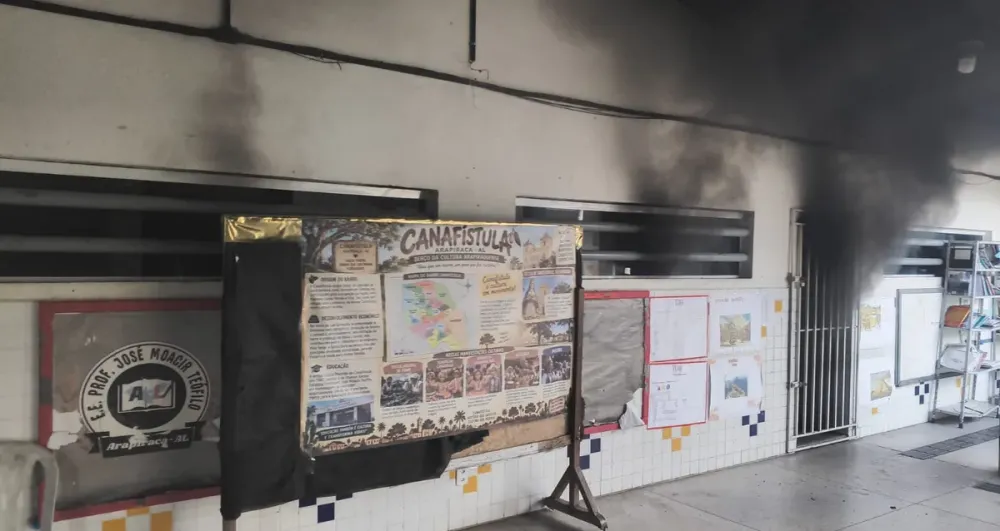 Incêndio atinge sala de aula em escola de Arapiraca