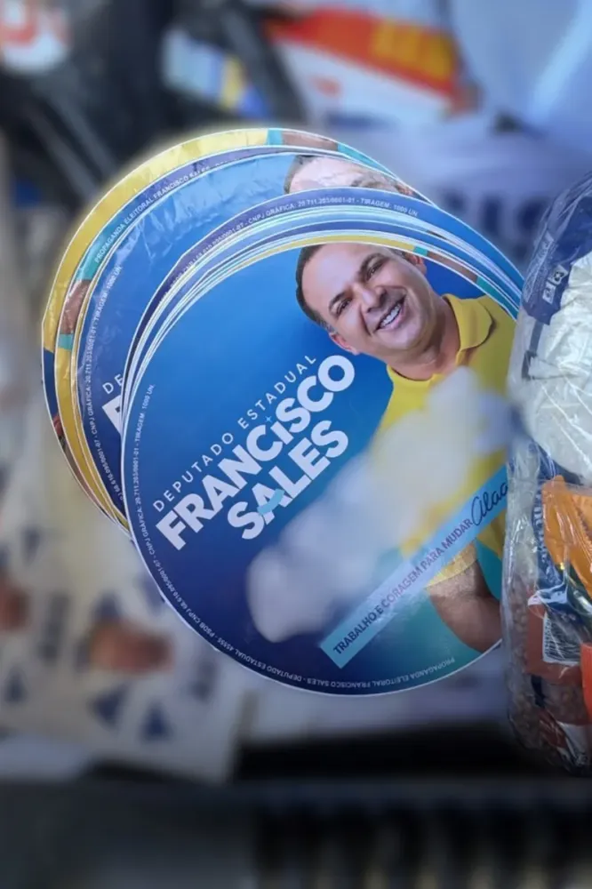 Carro detido com suspeito possuía quantia em dinheiro e material de campanha