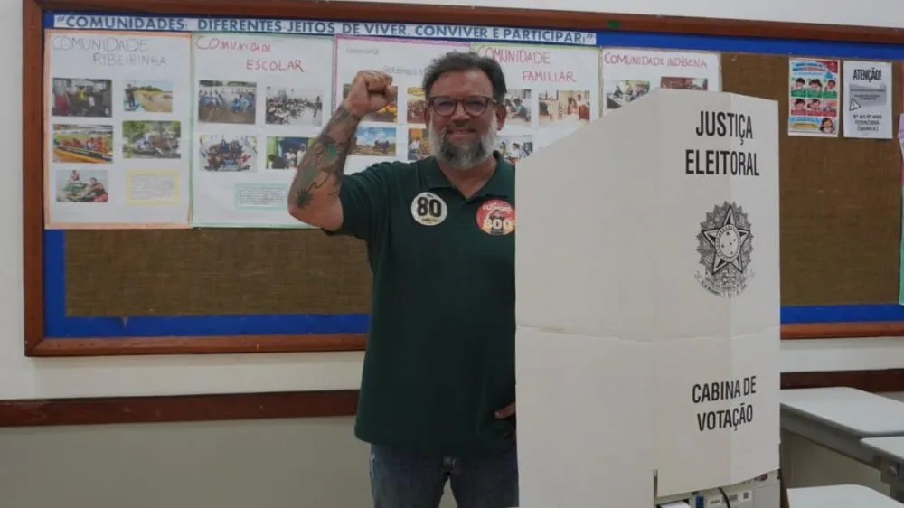 Alexandre Fleming, candidato ao Senado, votou em Maceió