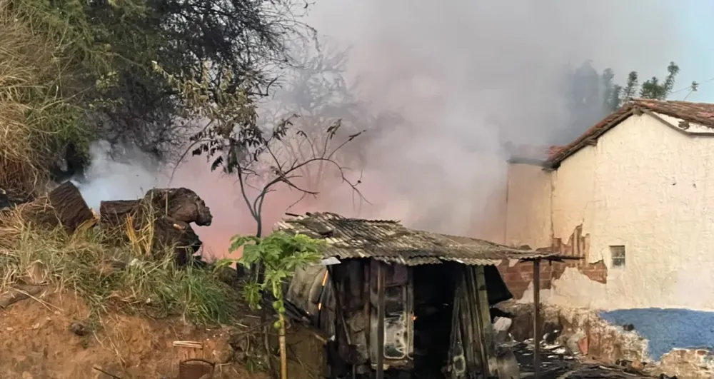 Borracharia é destruída por incêndio em Palmeira dos Índios