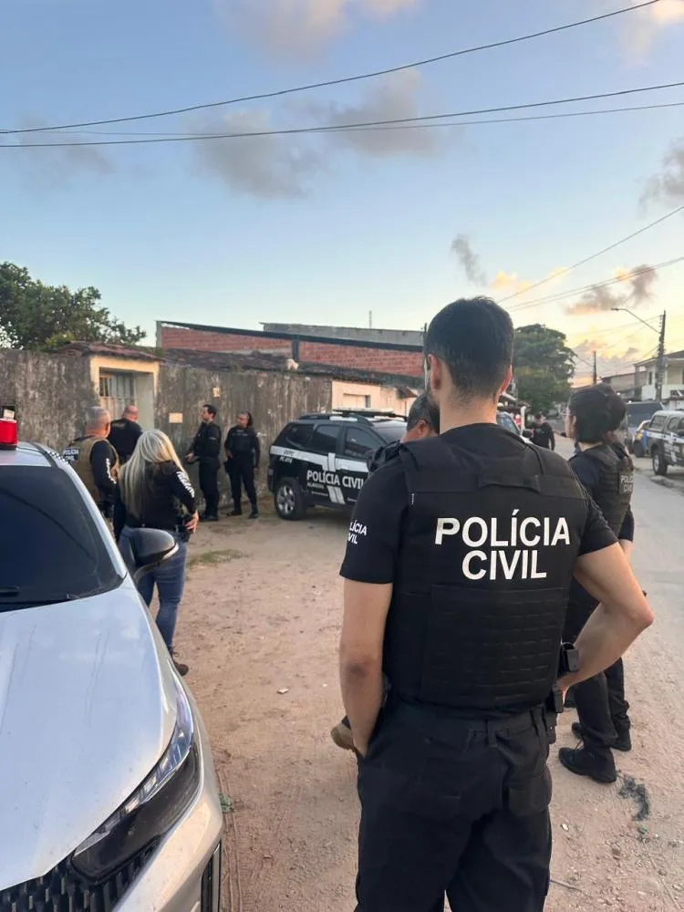 Mãe é presa por permitir abusos sexuais da própria filha e exploração