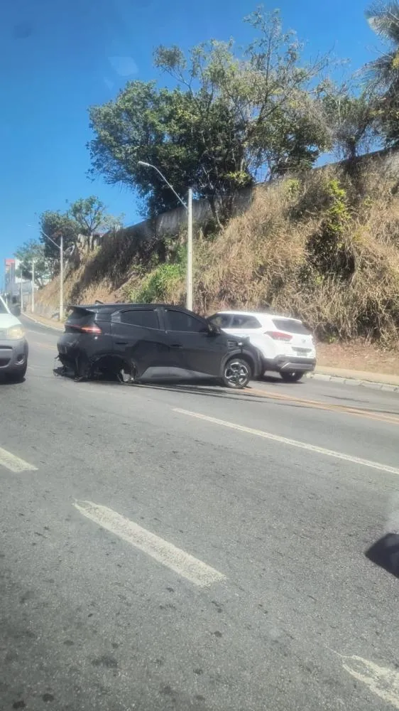 Engavetamento deixa trânsito complicado na Leste-Oeste, em Maceió