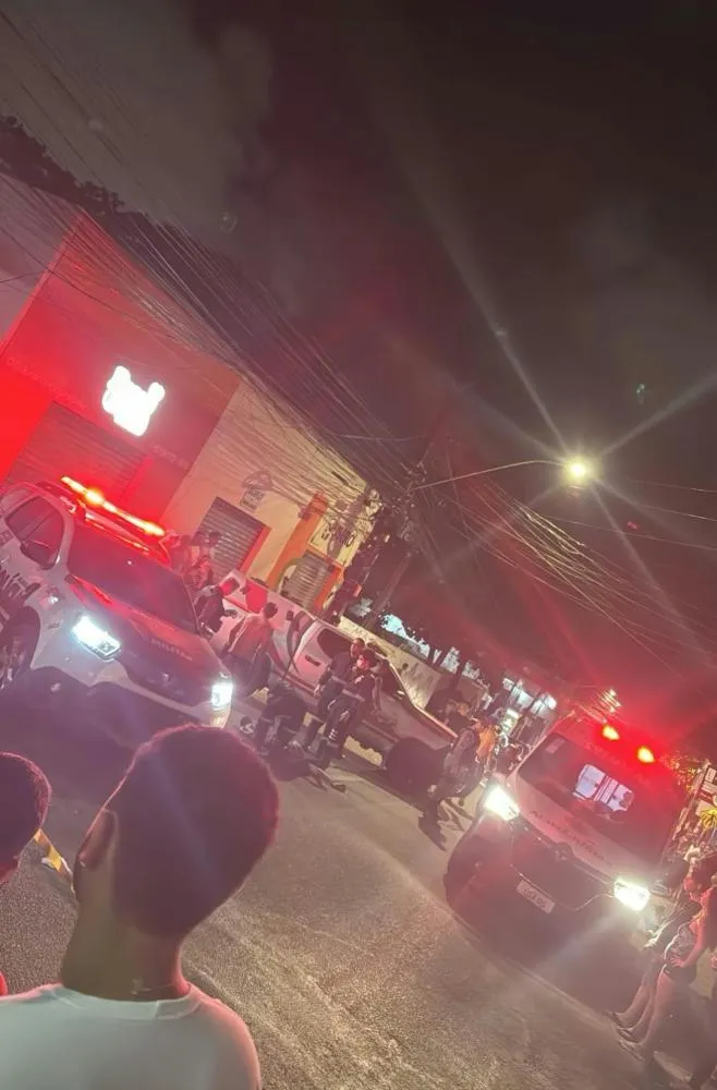 Homem é assassinado em praça no Jacintinho; polícia investiga o caso