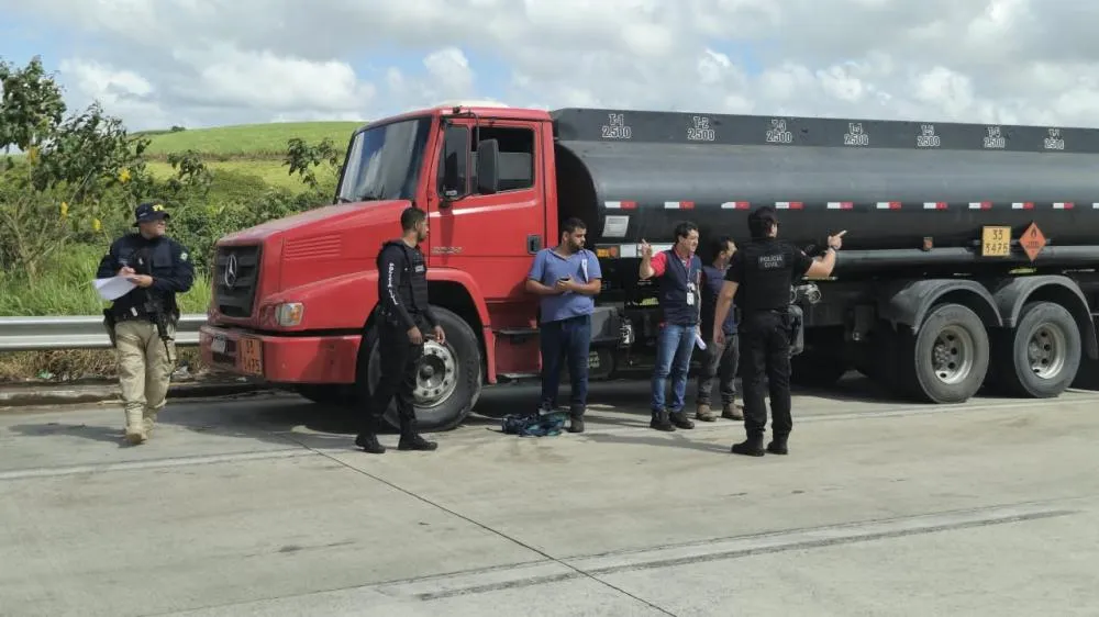 Operação fiscaliza possíveis adulterações em caminhões-tanque em Alagoas