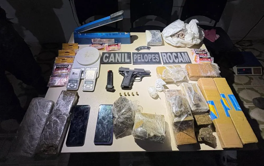 Polícia apreende arma de fogo, mais de 7 quilos de drogas e prende casal em Arapiraca