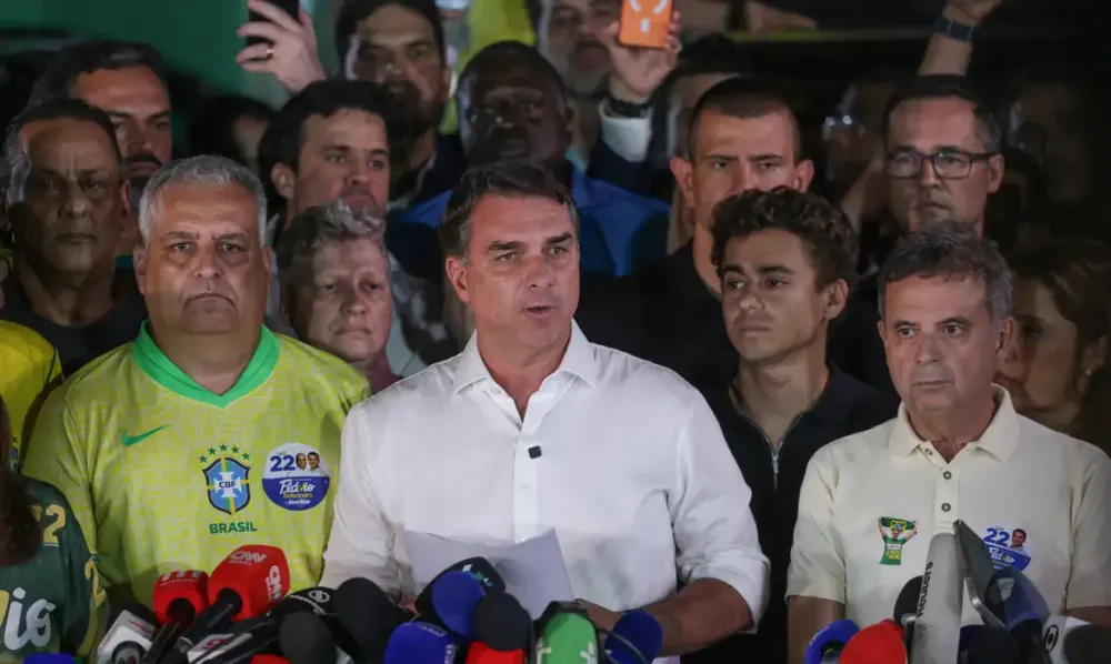 Flávio critica processo e não reconhece vitória de Lula