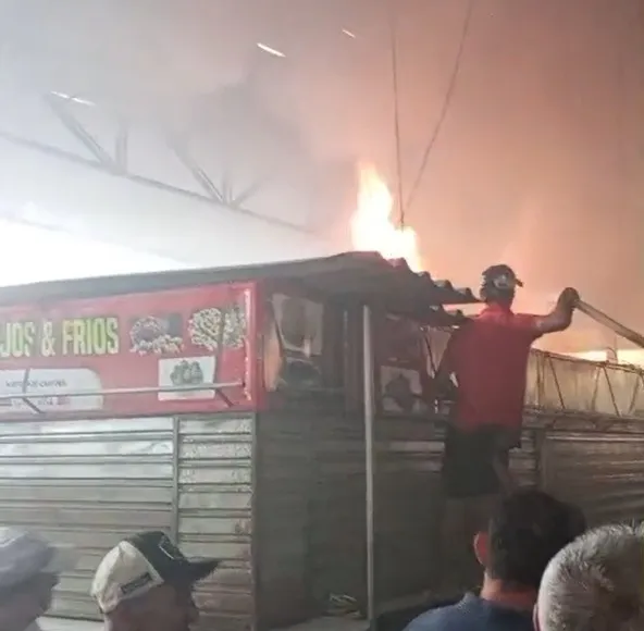 Incêndio atinge box de Mercado Público de Arapiraca