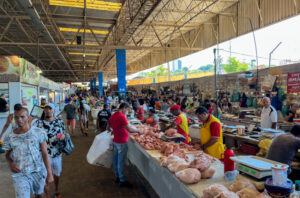 Shoppings populares, mercados públicos e feiras livres abrem nesta quarta-feira (20)