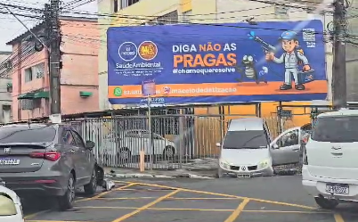 Carros colidem no cruzamento das Avenidas Júlio Marques Luz e Dona Constança, em Maceió