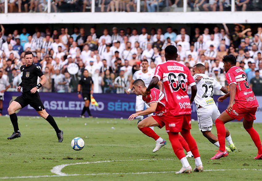 Brigando pela permanência, CRB vence o Santos e frustra comemoração do título santista